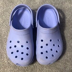 Girls size J3 “digital violet” color crocs